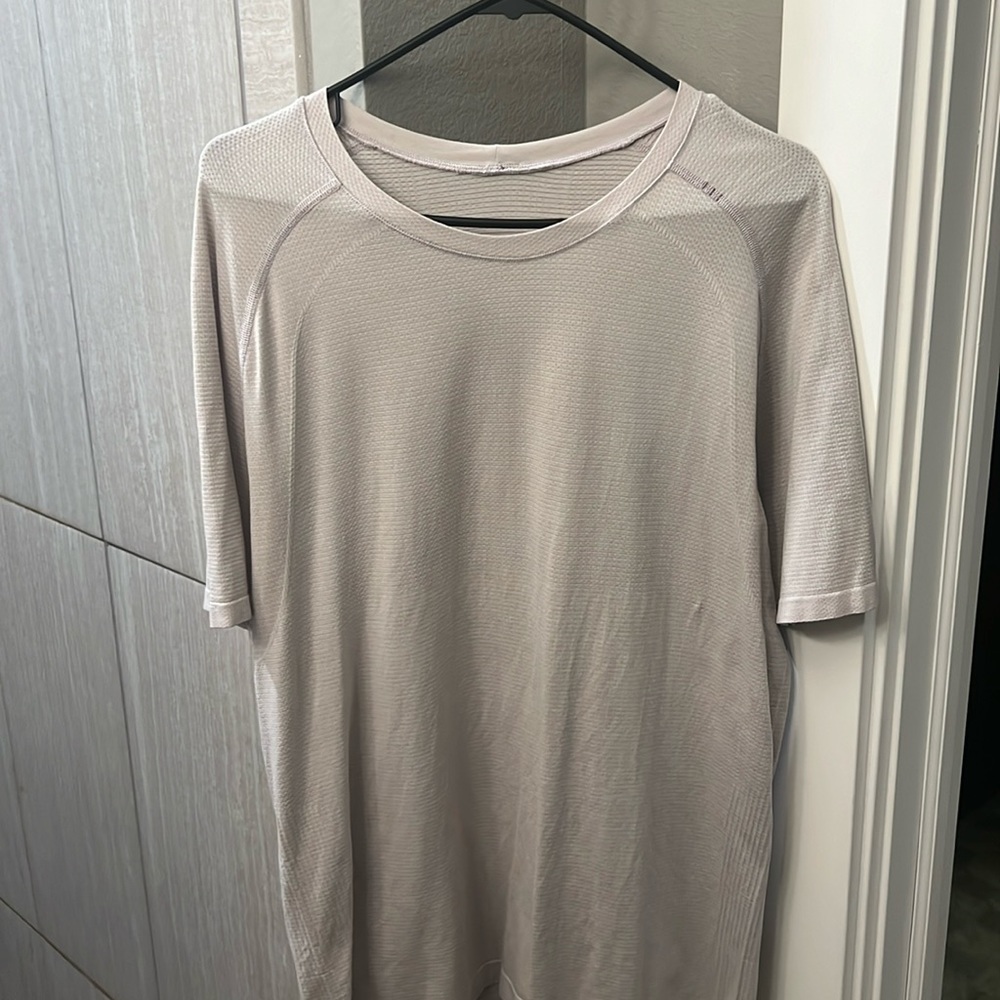 Lululemon very light purple workout tee (men’s medium)